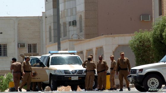 Saudi police secure an area where a militant was killed in Riyadh July 3, 2005. A senior al Qaeda militant was killed in clashes between Saudi police and wanted suspects in the capital Riyadh on Sunday. REUTERS/Sultan al Fahed ZH/TW
