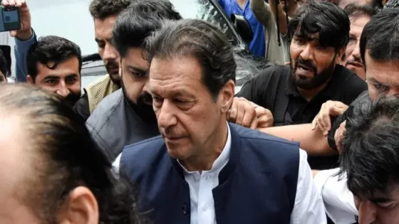 المحكمة العليا في إسلام أباد تفرج عن عمران خان