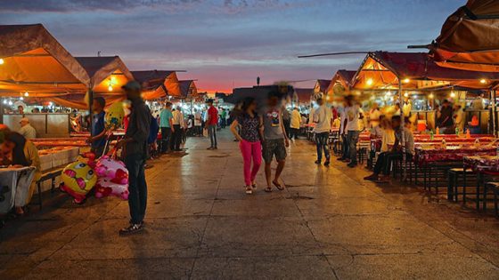 خطير .. بائع عصير بجامع الفنا يطعن شرطيا