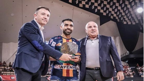 سفيان المسرات يتوج بجائزة أحسن هداف