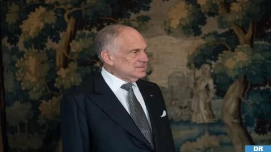 توشيح السيد أزولاي، تكريم لدور جلالة الملك في تعزيز حوار الأديان والسلام في الشرق الأوسط (رئيس المؤتمر اليهودي العالمي)