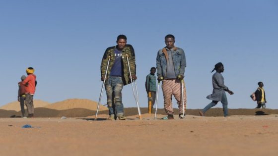تونس تطرد مهاجرين إلى الحدود مع الجزائر وسط ظروف لا إنسانية
