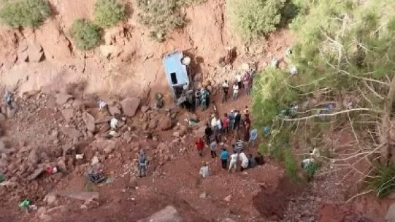 فاجعة.. مصرع 22 شخصا على الأقل في انقلاب “ترونزيت” بضواحي دمنات + صور