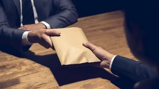 اعتقال رئيس جماعة بمراكش متلبسا بالرشوة يثير مطالبا بالتحقيق بملفات فساد إضافية