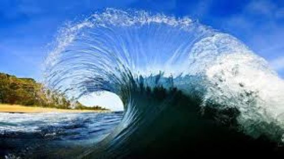 أمواج عاتية مرتقبة بالعرائش وعلى امتداد السواحل الأطلسية