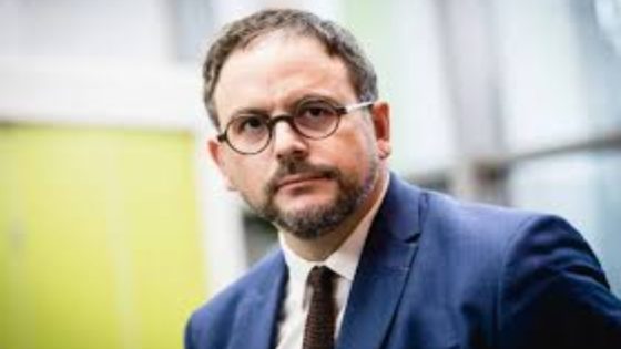 استقالة وزير الصحة الفرنسي بسبب معارضته لقانون الهجرة المثير للجدل