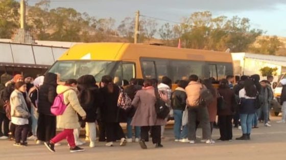 أبناء مكناسة الغربية يحرمون من متابعة الدروس بالمؤسسات العمومية والجماعة توقف وسيلة النقل المدرسي.