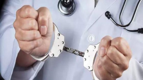 اعتقال طبيب وصيدلانية بتهمة تقديم وصفات طبية مزيفة لتسهيل تجارة المخدرات