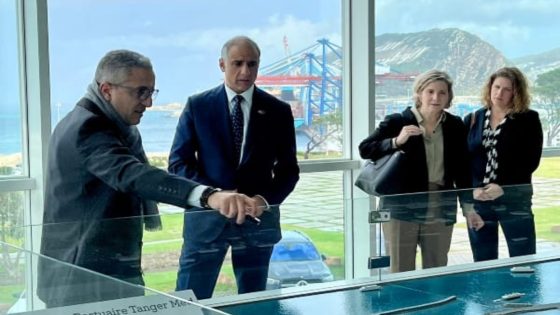 زيارة السفير الأمريكي لميناء طنجة المتوسط بعد قرار الجزائر بوقف الاستيراد: