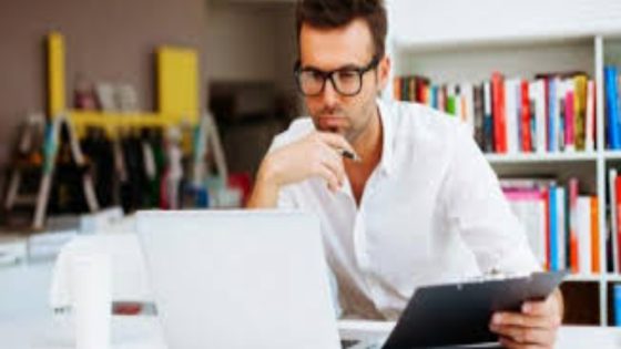 فتح أبواب المستقبل: كيف يعيد التعليم الذاتي تشكيل مساراتنا في عصر المعلومات