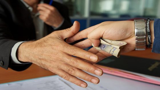 500 درهم رشوة تطيح بعون سلطة برتبة “شيخ ” بفاس