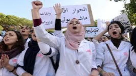 طلبة الطب والصيدلة يكسرون حاجز الصمت ويدعون لإنهاء الإضراب