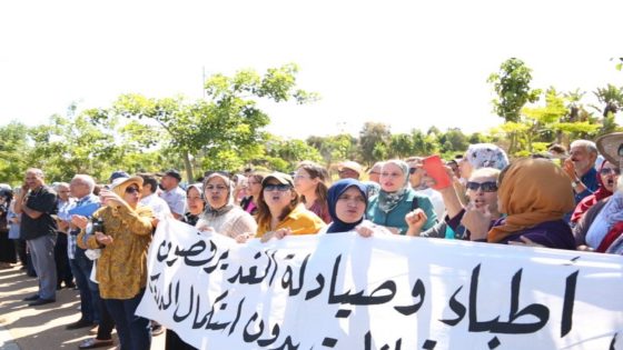 وزارة التعليم العالي لمطالب طلبة الطب بين الاستجابة والتهديد بالطرد وسط استمرار الإضرابات