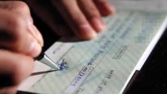 كشف اختلالات في عمليات صرف الشيكات بالبنوك المغربية