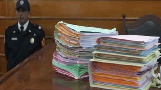 بدء محاكمة وسيطة مفترضة في المحكمة الابتدائية عقب شكوى متقاضية