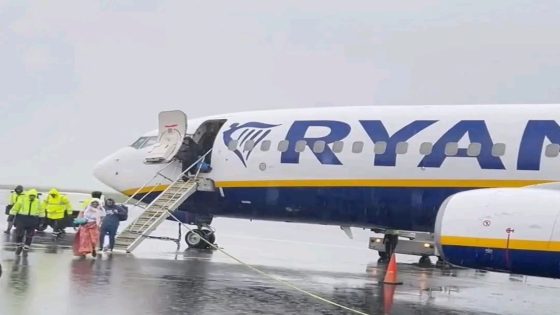 وزارة النقل تسمح لرايان إير بتشغيل رحلاتها الداخلية لمدة شهر في انتظار الامتثال للوائح