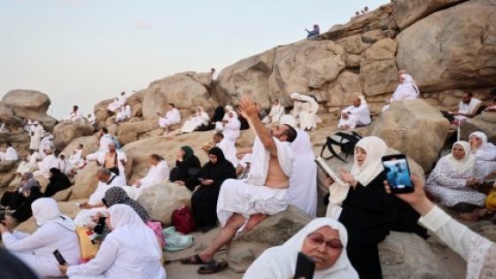 بعد وفاة مئات الحجاج.. مصر تسحب رخص 16 شركة سياحة بتهمة التحايل