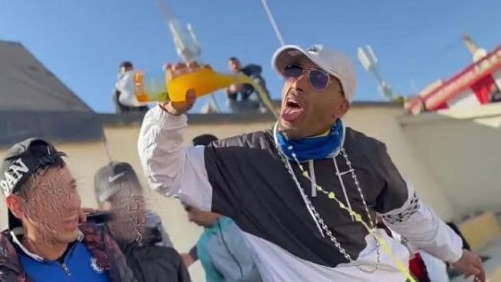 إدانة مغني أغنية “كبي هاواي” بالسجن بتهم متعددة