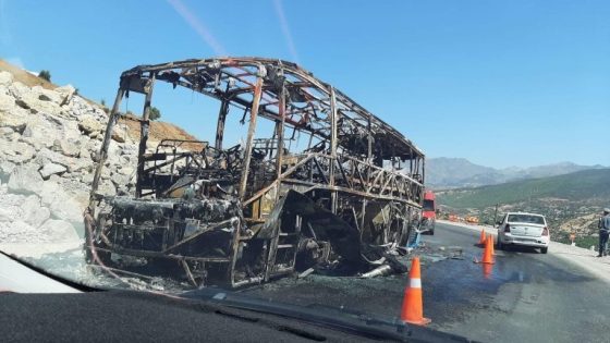 احتراق حافلة ركاب على طريق تطوان ونجاة جميع المسافرين