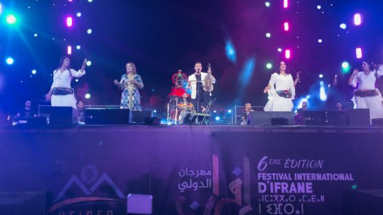 الفنان بدر أوعبي وفاتي دوكا يلهبان المنصة باليوم الأول للمهرجان الدولي بإفران في نسخته السادسة
