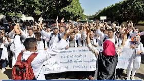 كلية الطب والصيدلة تواصل الامتحانات رغم مقاطعة الطلاب