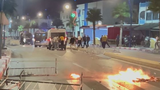 مواجهات عنيفة تؤدي إلى أضرار وخسائر كبيرة بسبب الهجرة الجماعية