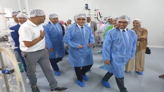 مدير الوكالة الوطنية لتقنين الأنشطة المتعلقة بالقنب الهندي وعامل إقليم تاونات بوحدة صناعية لتحويل وتثمين منتجات القنب الهندي