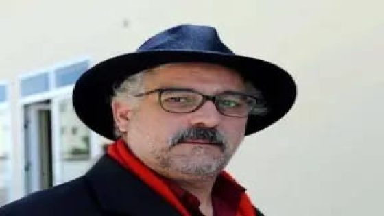 نقل الفنان محمد الشوبي إلى المستشفى بعد تعرضه لوعكة صحية خلال حفل تكريمه في طنجة