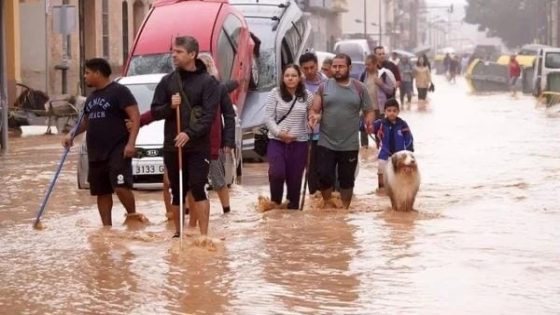 جريدة إسبانية: مغاربة فالنسيا يسبقون الجميع في إغاثة المتضررين من الفيضانات بإسبانيا