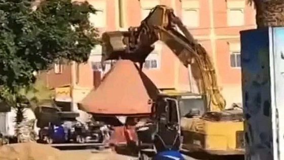 هدم “طاجين سيدي بيبي” يثير الجدل في حملة لتحرير الملك العمومي