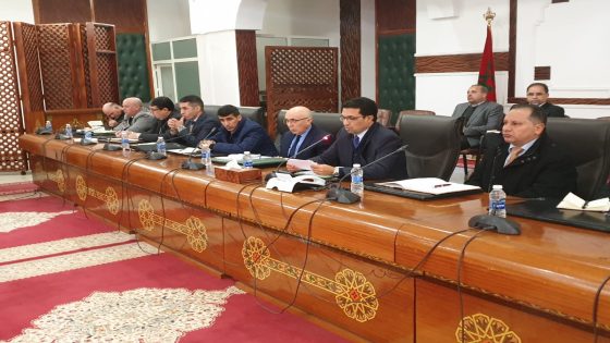 عامل إقليم تاونات يترأس إجتماع اللجنة الإقليمية للتنمية البشرية، ويسليم مفاتيح 8 حافلات للنقل المدرسي وسيارتي إسعاف لرؤساء جماعات …