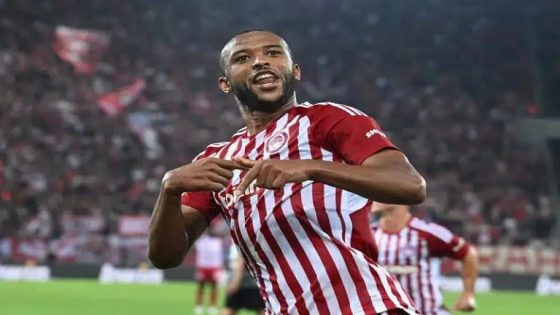 إصابة الكعبي تربك أولمبياكوس والركراكي في انتظار التقرير الطبي النهائي