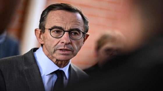 أزمة متصاعدة بين باريس والجزائر بسبب ملف الترحيل والتوترات السياسية