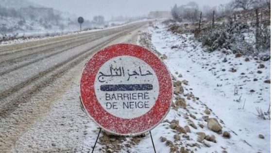 إعادة فتح الطرق المغلقة بسبب الثلوج في إفران