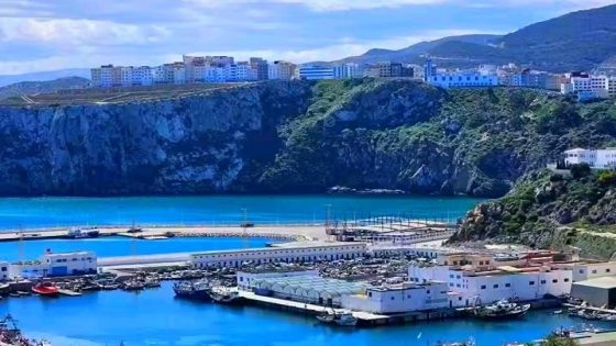 رياح قوية تدفع سلطات المينائية بالحسيمة إلى إغلاق الميناء مؤقتًا