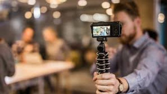 جيل الضباع الرقمي… حين تتحول التفاهة إلى سلطة وتصير الكاميرا عرشا