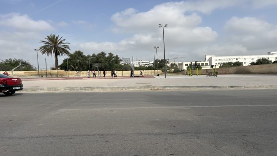 ملعب “قرب” في حي السعادة: مساحة للعب أو حلبة للخطر؟