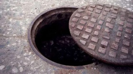 سقوط امرأة في بالوعة عميقة في طنجة