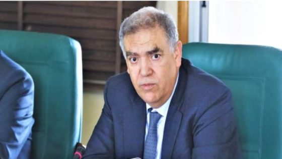 الداخلية تحسم الجدل: خدمات النقل عبر التطبيقات الذكية بدون ترخيص غير قانونية