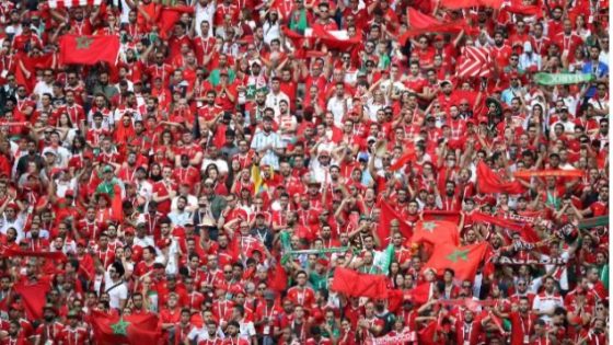 مباراة المغرب والبنين بشبابيك مغلقة: الجمهور يملأ المدرجات لمساندة “أسود الأطلس” بفاس