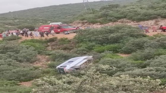 انقلاب حافلة لنقل العمال ضواحي إيموزار كندر يسفر عن إصابات.