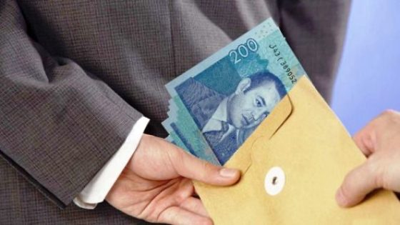 توقيف “مقدّم” متلبسًا برشوة 300 درهم في صفرو بعد بلاغ مواطن