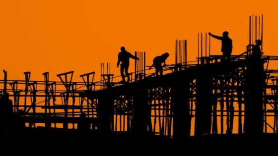 الحكومة تقضي على شركات البناء بقرار يحد من مشاريعها