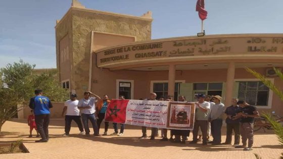 جماعة غسات إقليم ورزازات… ساكنة دوار ايت وعراب في وقفة احتجاجية تلوح بالمطالب الملحة.