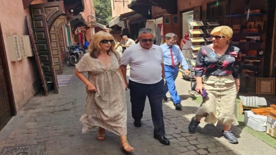 رئيسة كرواتيا السابقة في قلب مراكش… جولة خاصة مع نائب العمدة تكشف أسرار المدينة الحمراء