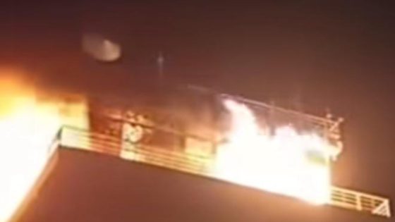 اندلاع حريق كبير في برج المراقبة بمطار زاكورة يثير القلق ويستدعي التدخل العاجل.