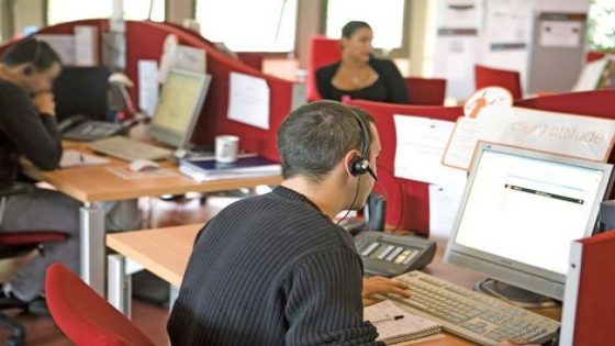 قانون فرنسي جديد يغيّر قواعد لعبة “مراكز النداء” في المغرب