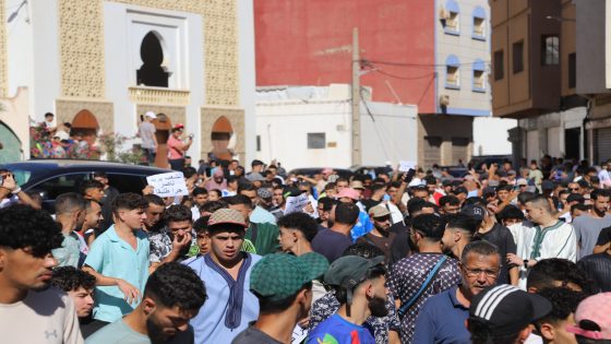 مسيرة في الحسيمة للمطالبة بإطلاق سراح الزفزافي ورفاقه