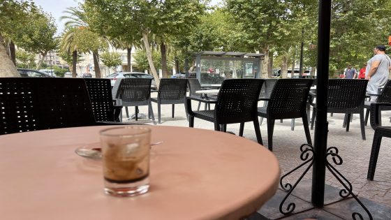 جدل متجدد حول “إجبارية الاستهلاك” داخل بعض المقاهي