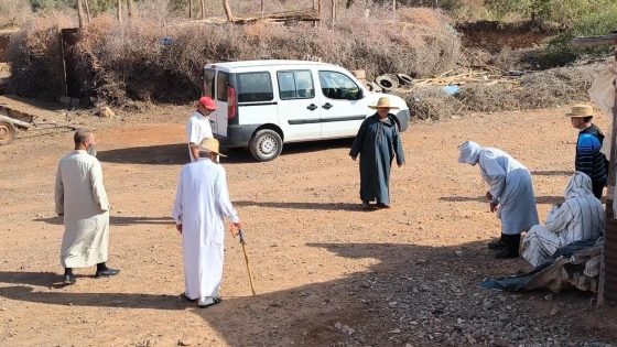 دوار الطروشة اقليم قلعة السراغنة : ازيد من 40 عائلة يتعايشون بلا ماء ولا طريق … لكن كيف يعيشون بلا كهرباء بقلب 2025؟